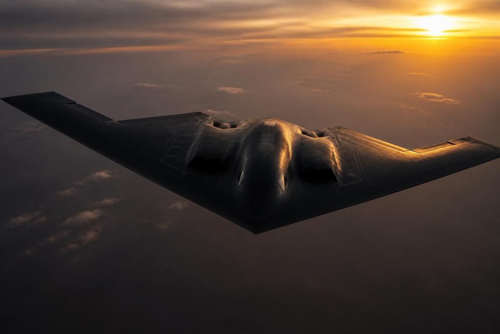 découvrez la technologie avancée et les secrets du northrop b2 spirit, le bombardier furtif emblématique qui révolutionne l'aéronautique militaire.